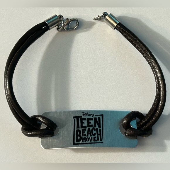 2013 Disney Teen Beach Movie Metal Plate Leather Strap Lobster Claw Bracelet - Picture 1 of 5